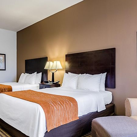 Comfort Inn & Suites Lawrence - University Area מראה חיצוני תמונה