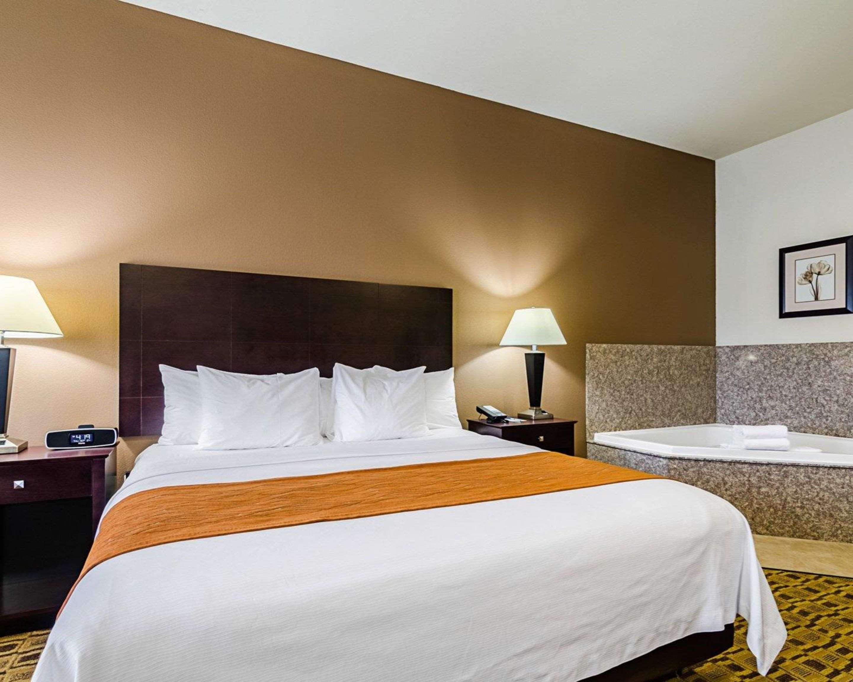 Comfort Inn & Suites Lawrence - University Area מראה חיצוני תמונה