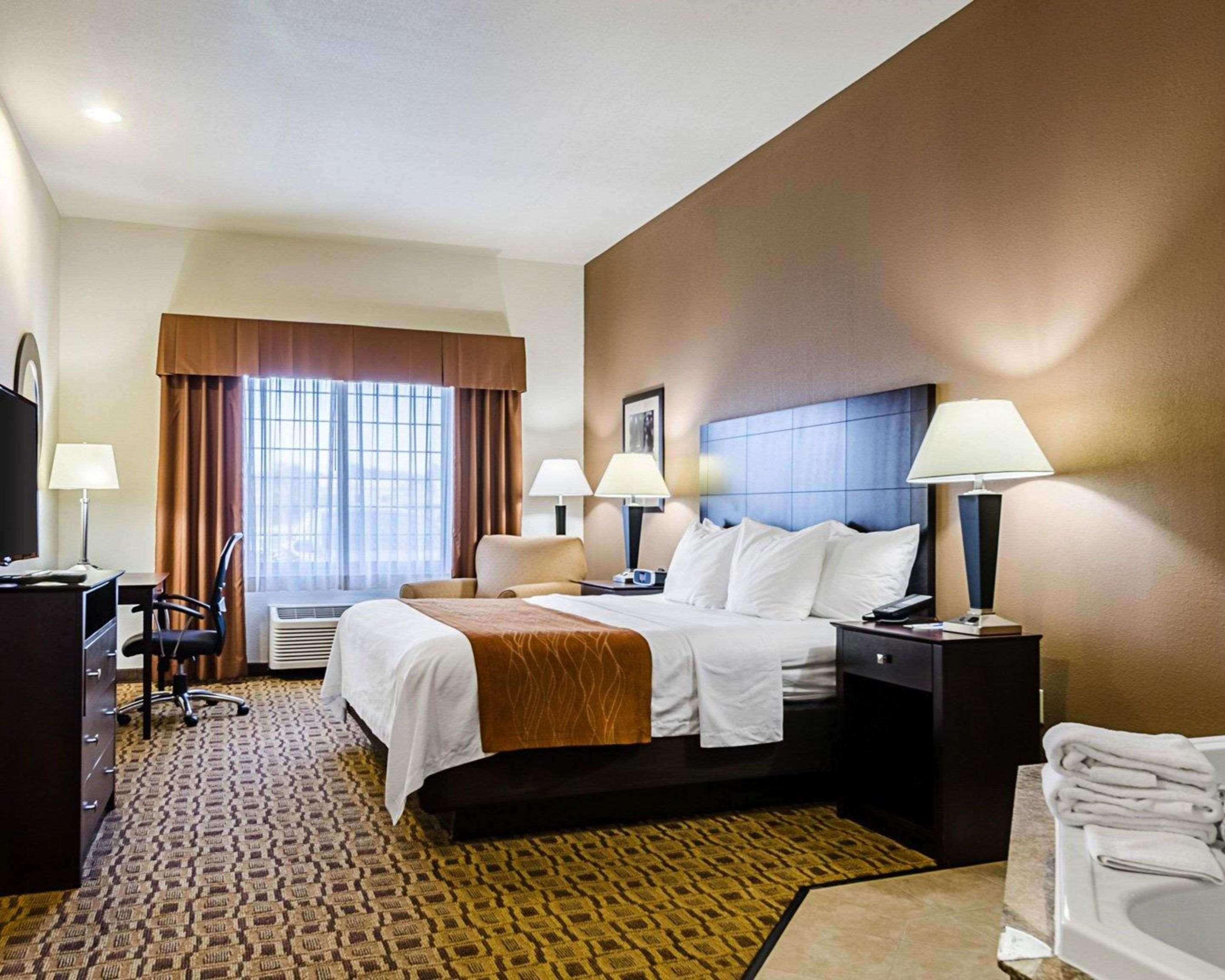 Comfort Inn & Suites Lawrence - University Area מראה חיצוני תמונה