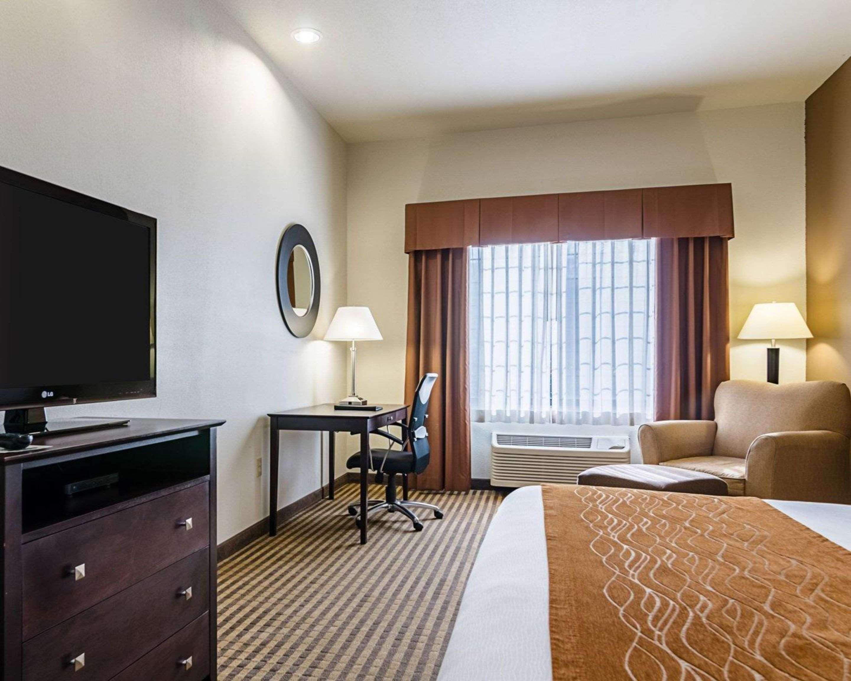 Comfort Inn & Suites Lawrence - University Area מראה חיצוני תמונה