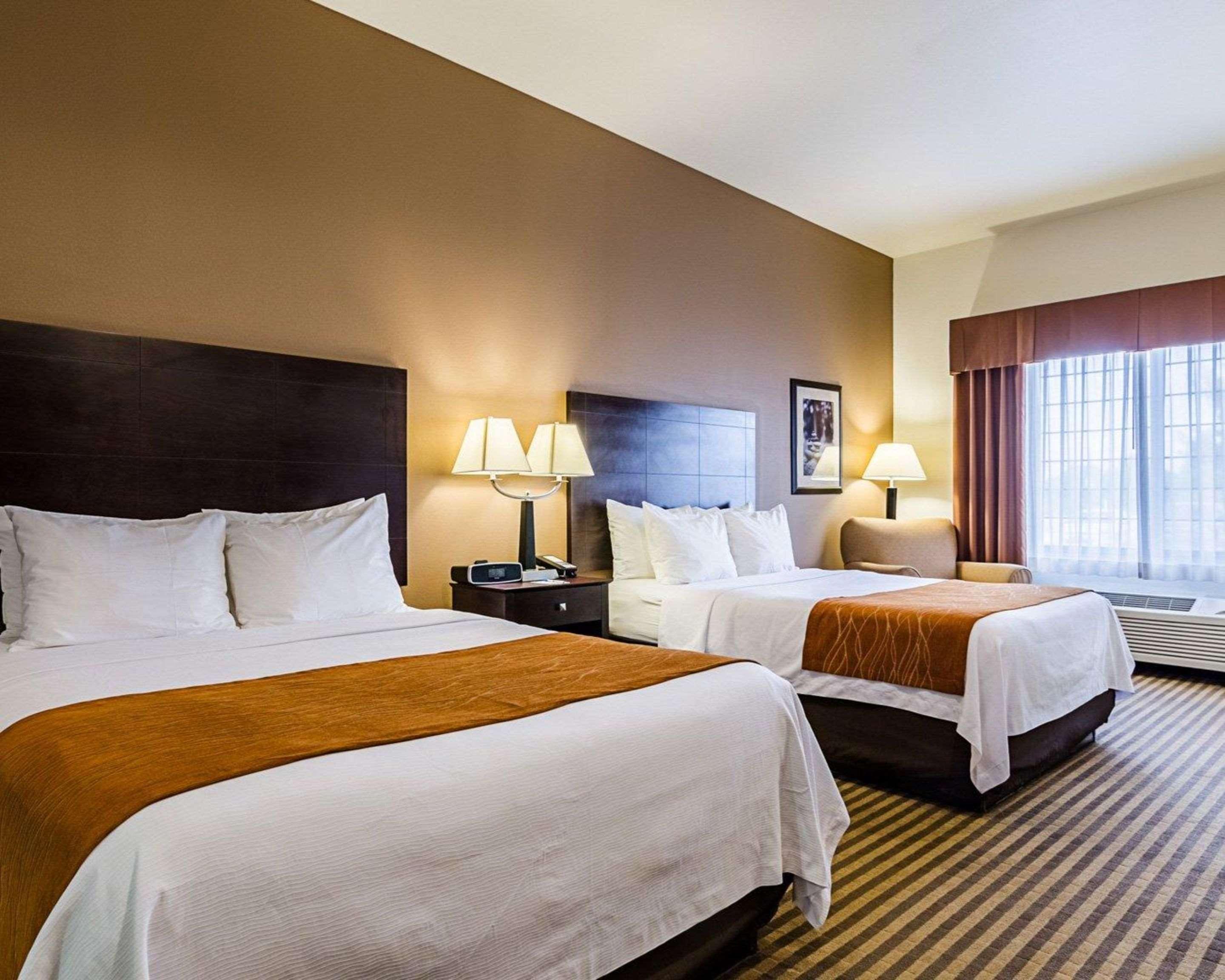 Comfort Inn & Suites Lawrence - University Area מראה חיצוני תמונה