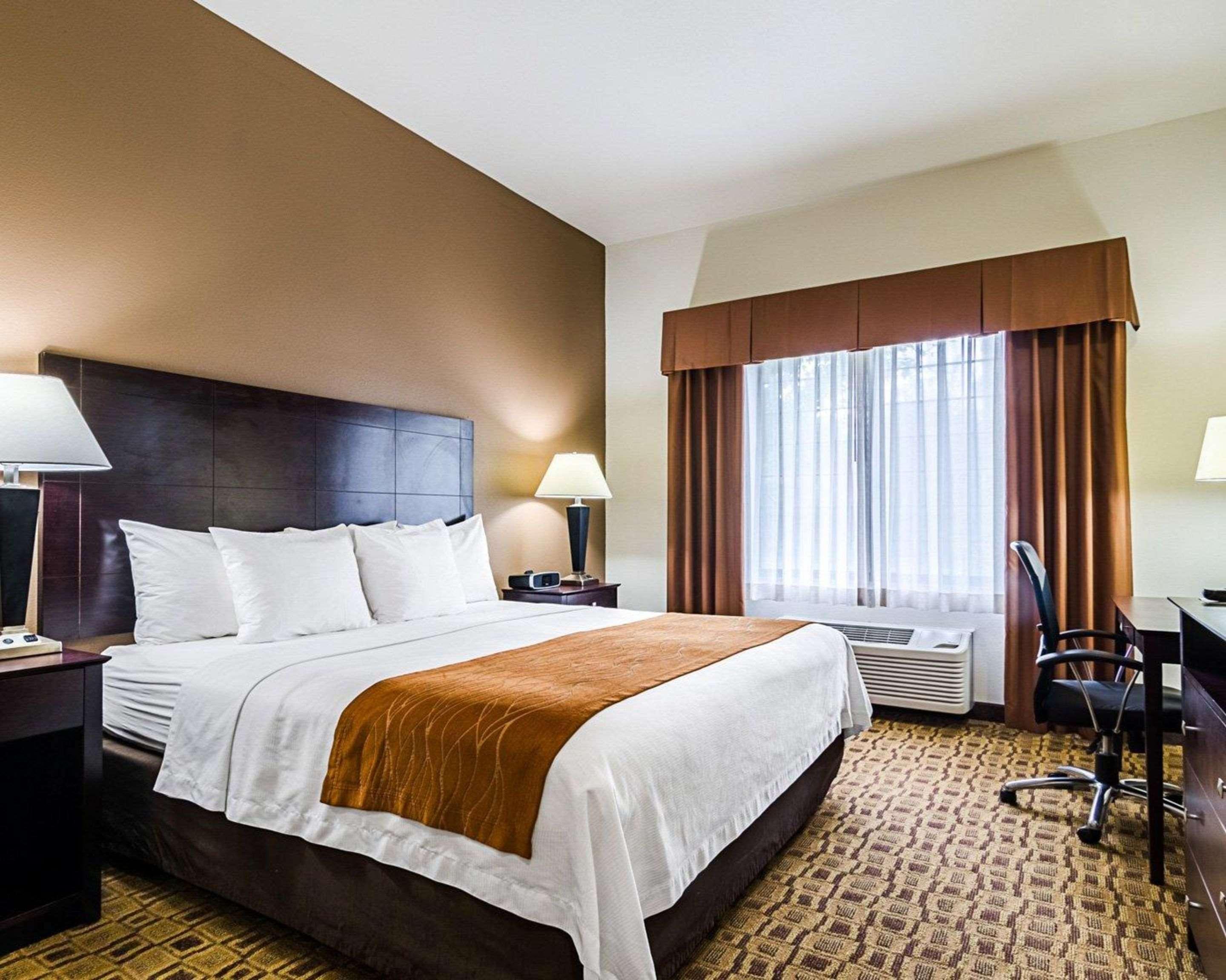 Comfort Inn & Suites Lawrence - University Area מראה חיצוני תמונה