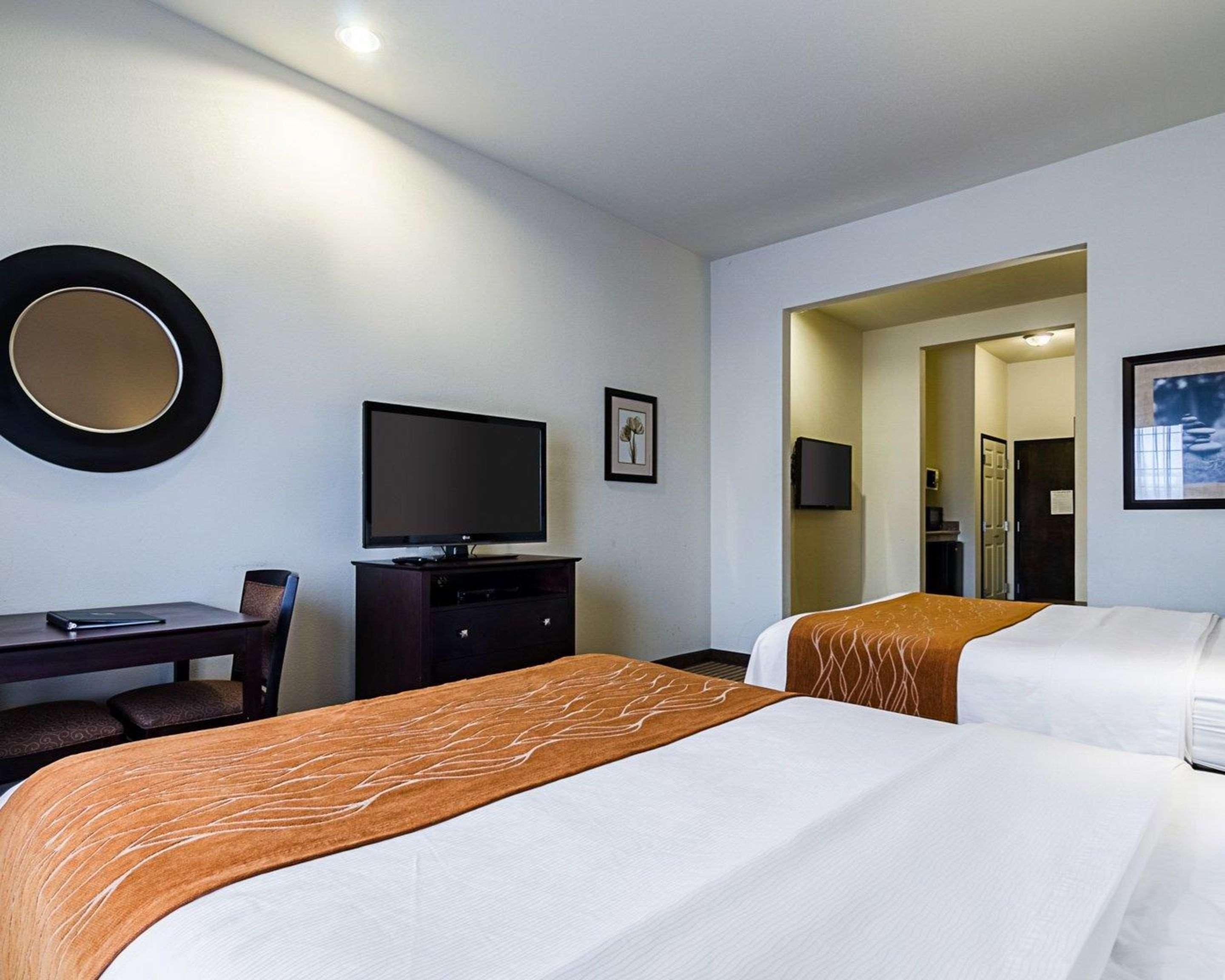 Comfort Inn & Suites Lawrence - University Area מראה חיצוני תמונה