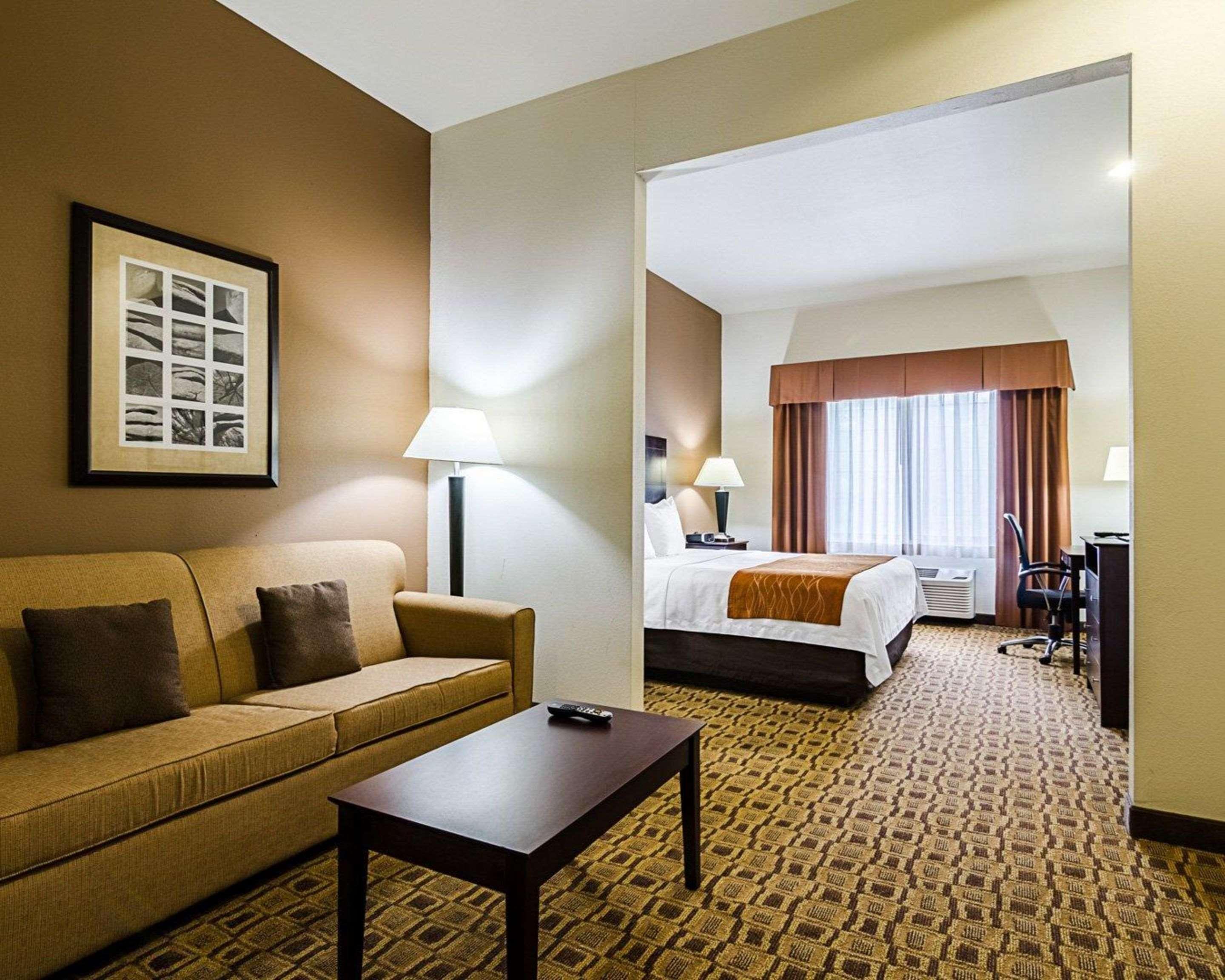 Comfort Inn & Suites Lawrence - University Area מראה חיצוני תמונה