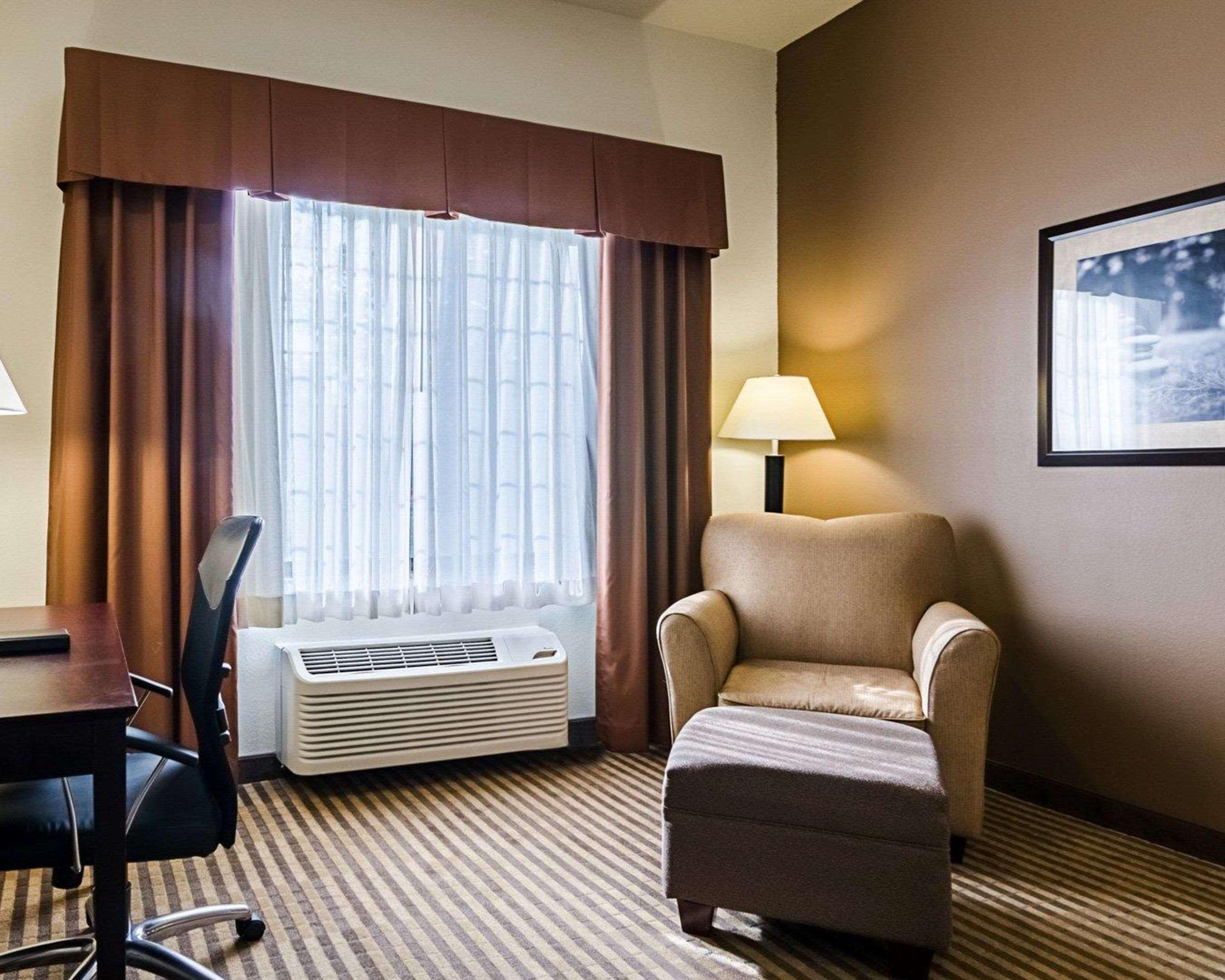 Comfort Inn & Suites Lawrence - University Area מראה חיצוני תמונה