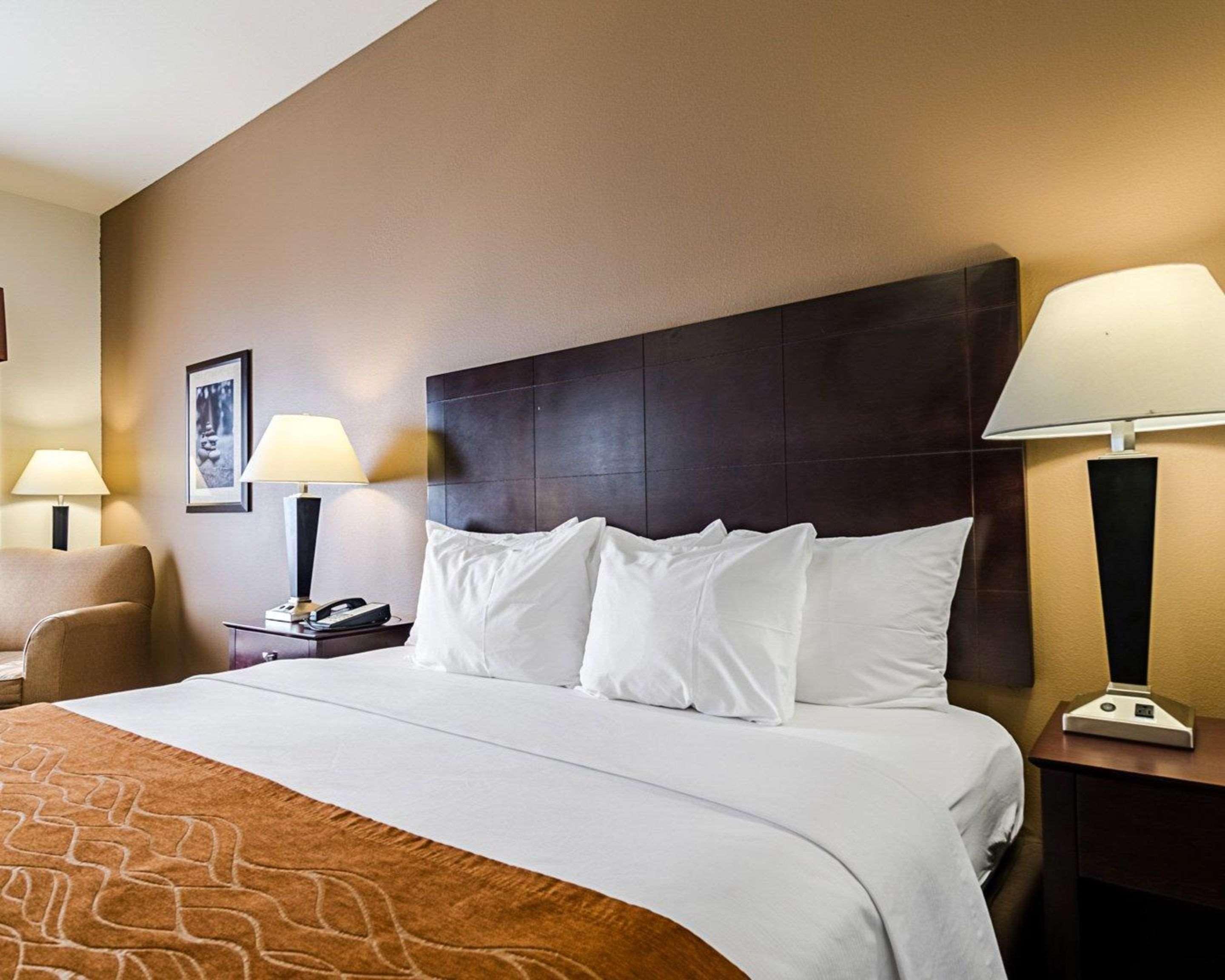 Comfort Inn & Suites Lawrence - University Area מראה חיצוני תמונה