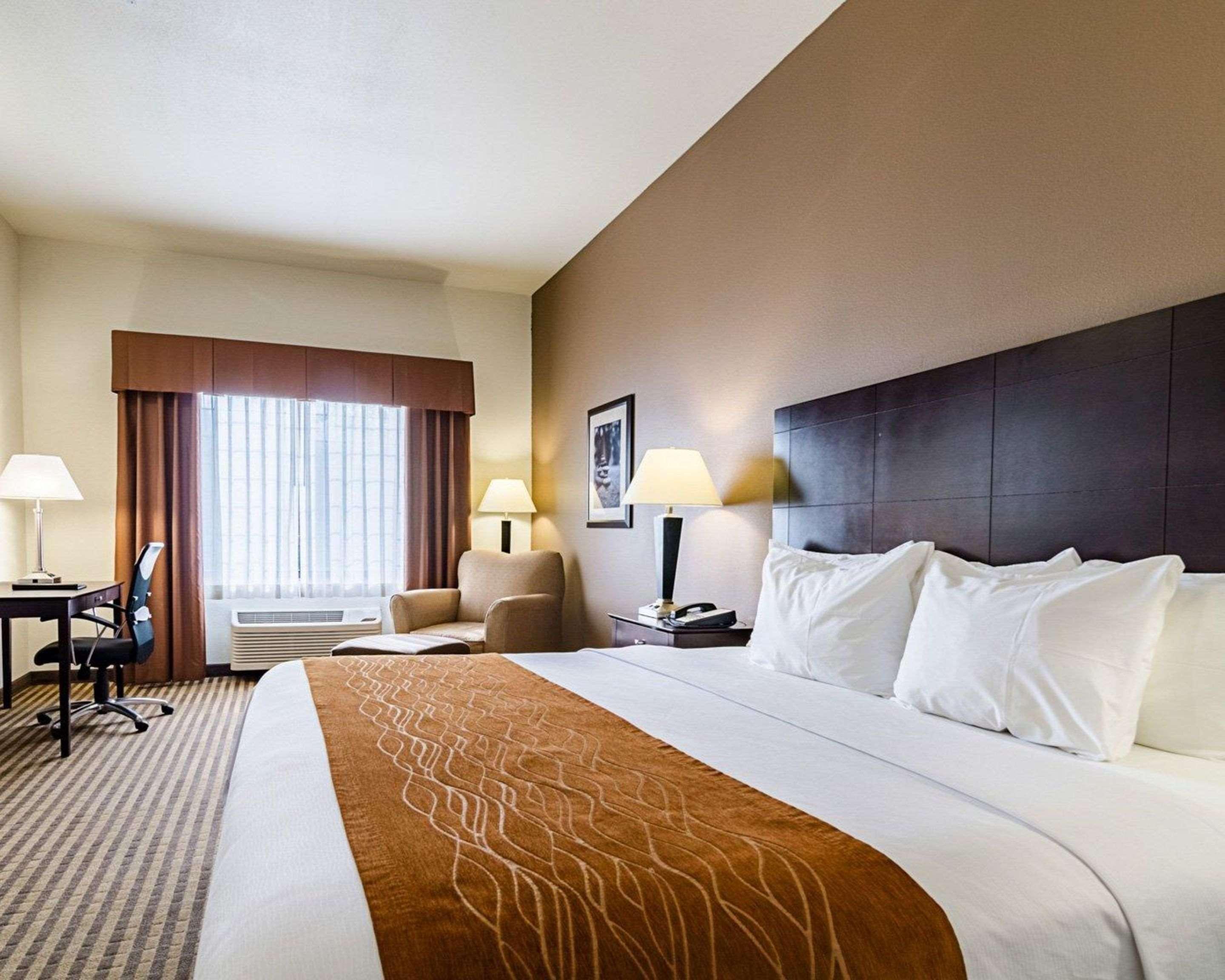 Comfort Inn & Suites Lawrence - University Area מראה חיצוני תמונה