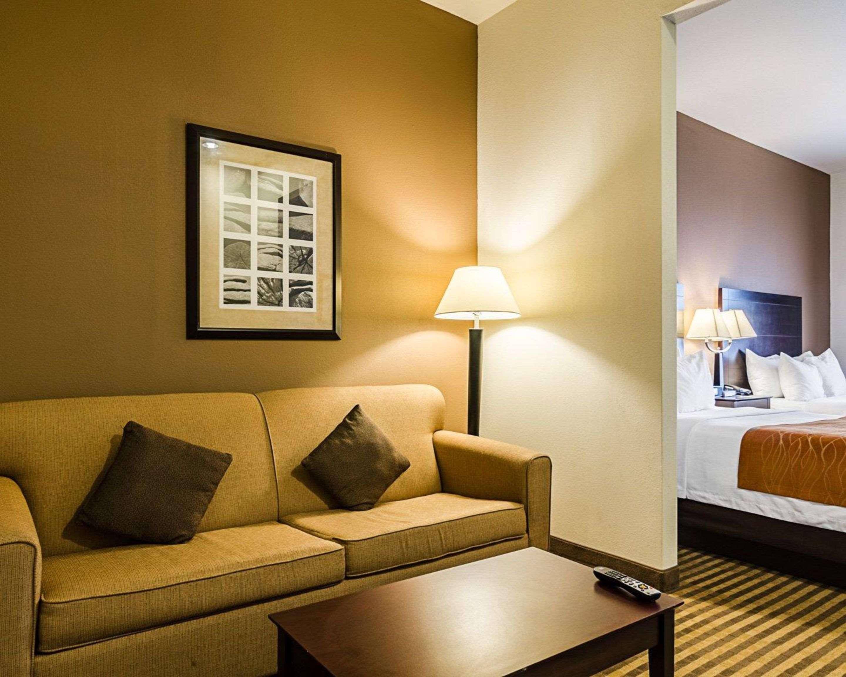 Comfort Inn & Suites Lawrence - University Area מראה חיצוני תמונה