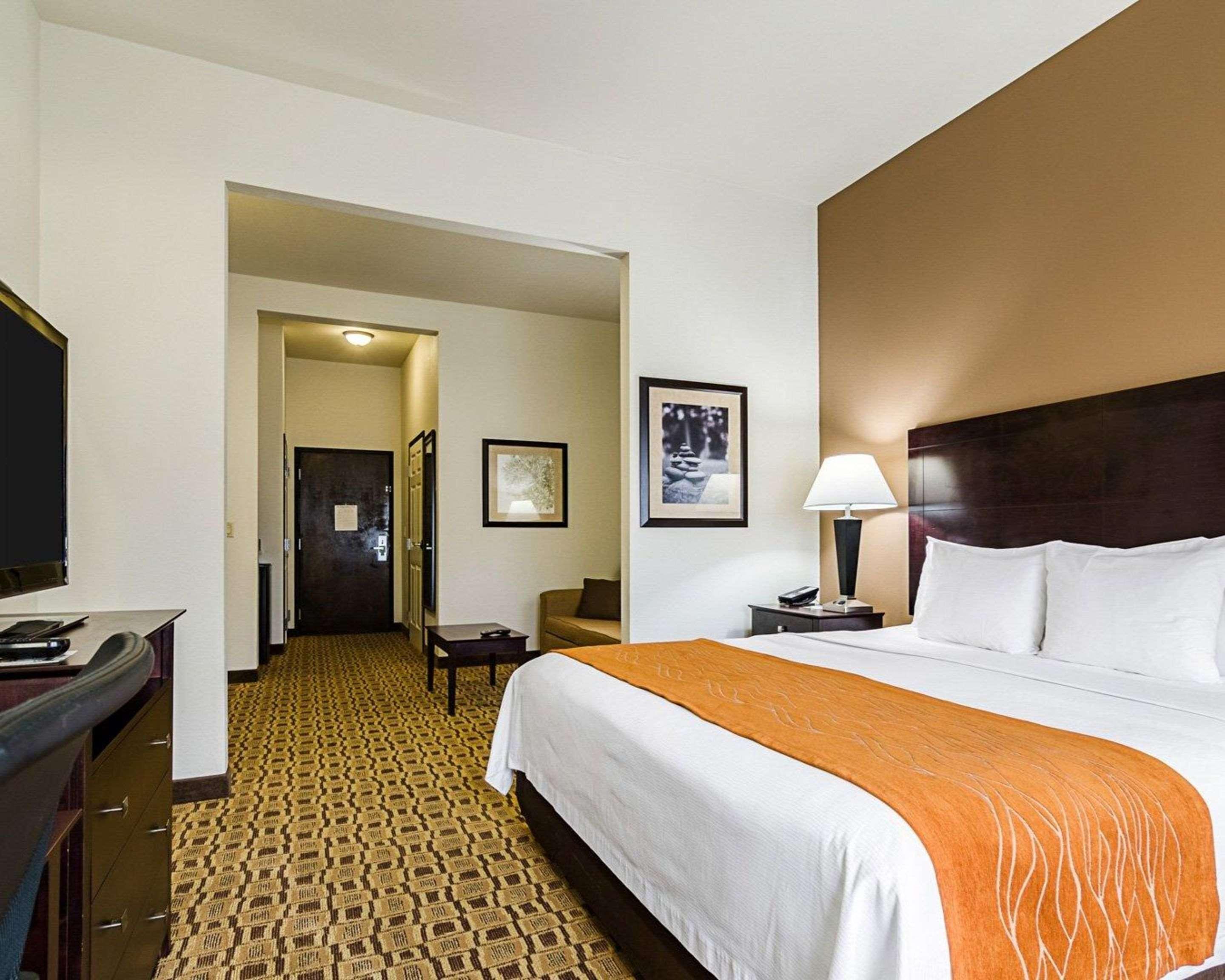 Comfort Inn & Suites Lawrence - University Area מראה חיצוני תמונה