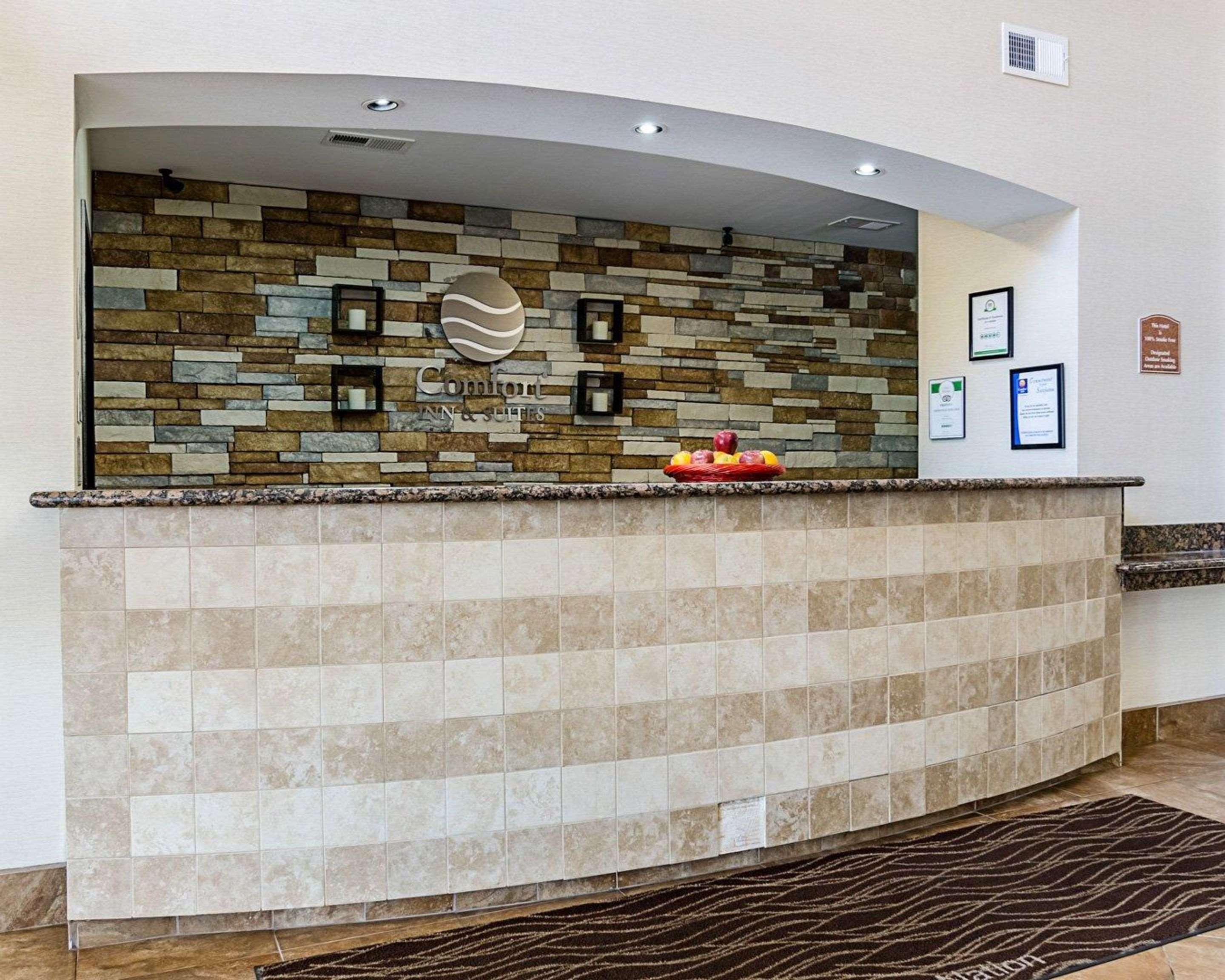 Comfort Inn & Suites Lawrence - University Area מראה חיצוני תמונה