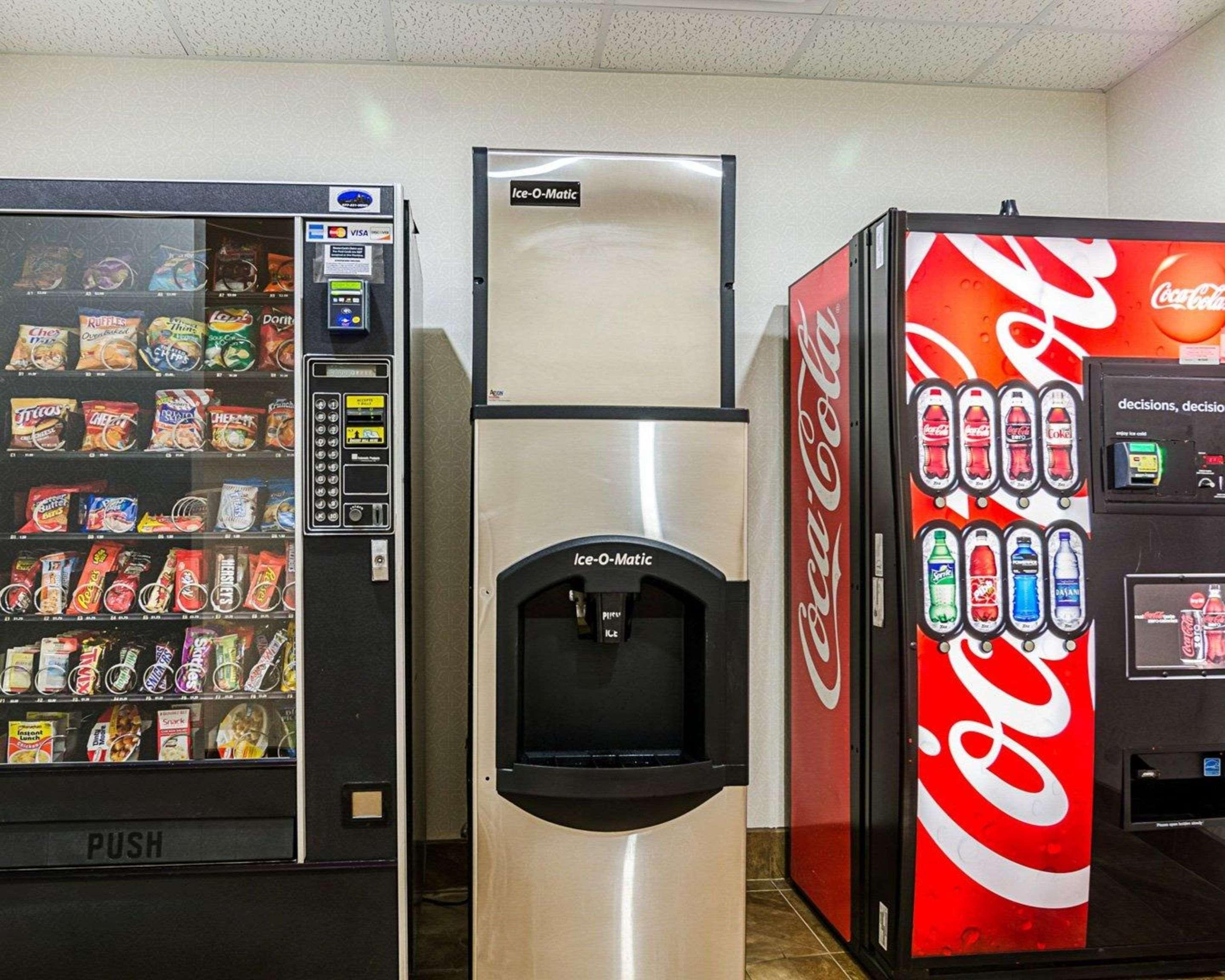 Comfort Inn & Suites Lawrence - University Area מראה חיצוני תמונה
