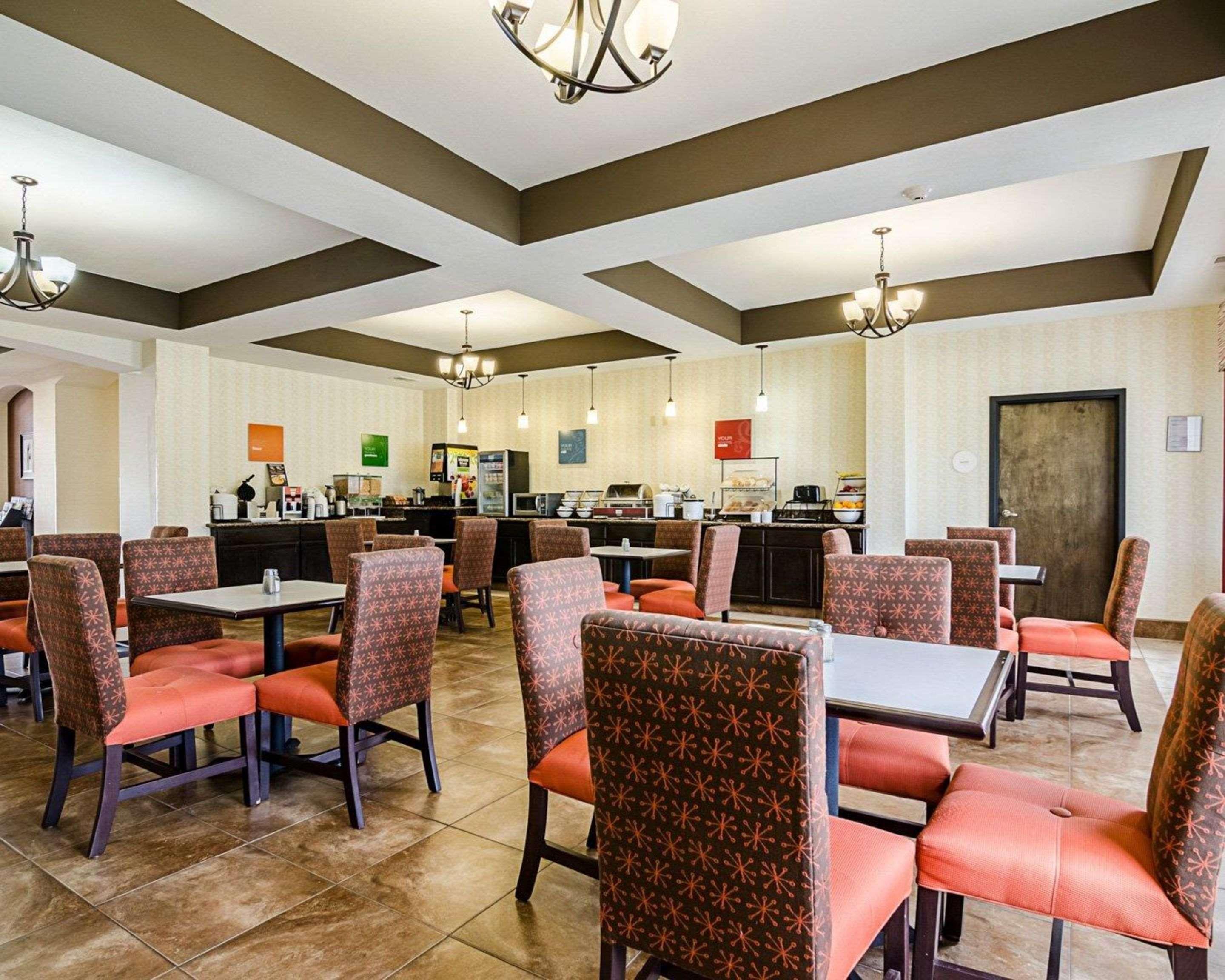 Comfort Inn & Suites Lawrence - University Area מראה חיצוני תמונה