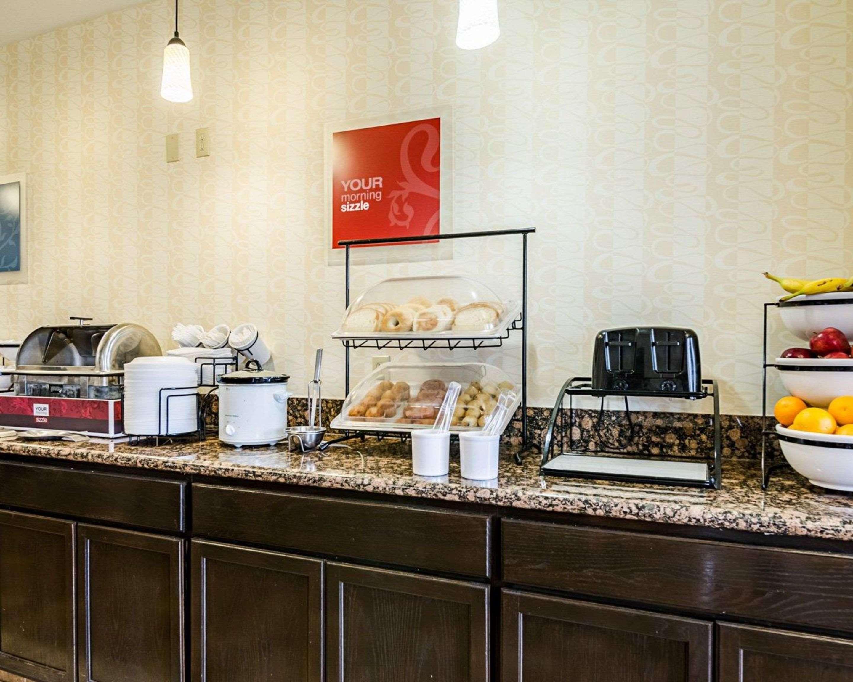 Comfort Inn & Suites Lawrence - University Area מראה חיצוני תמונה