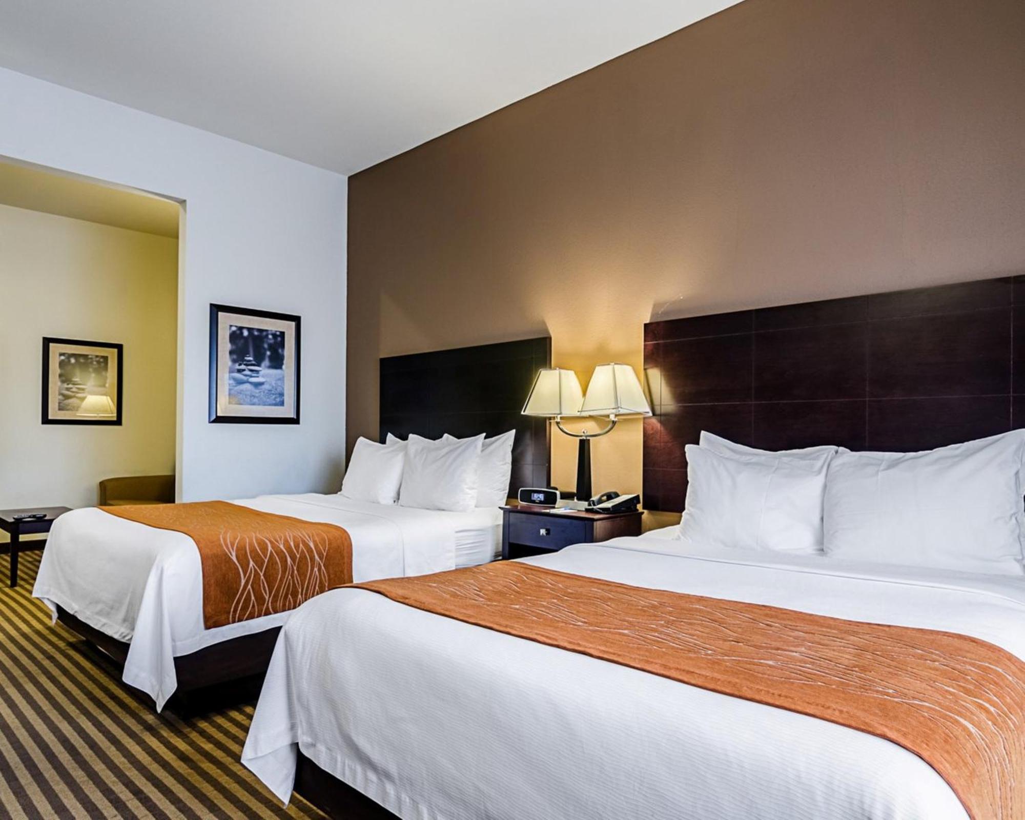 Comfort Inn & Suites Lawrence - University Area מראה חיצוני תמונה