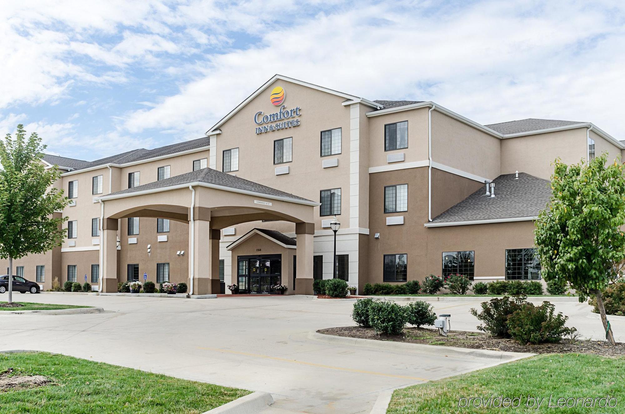 Comfort Inn & Suites Lawrence - University Area מראה חיצוני תמונה