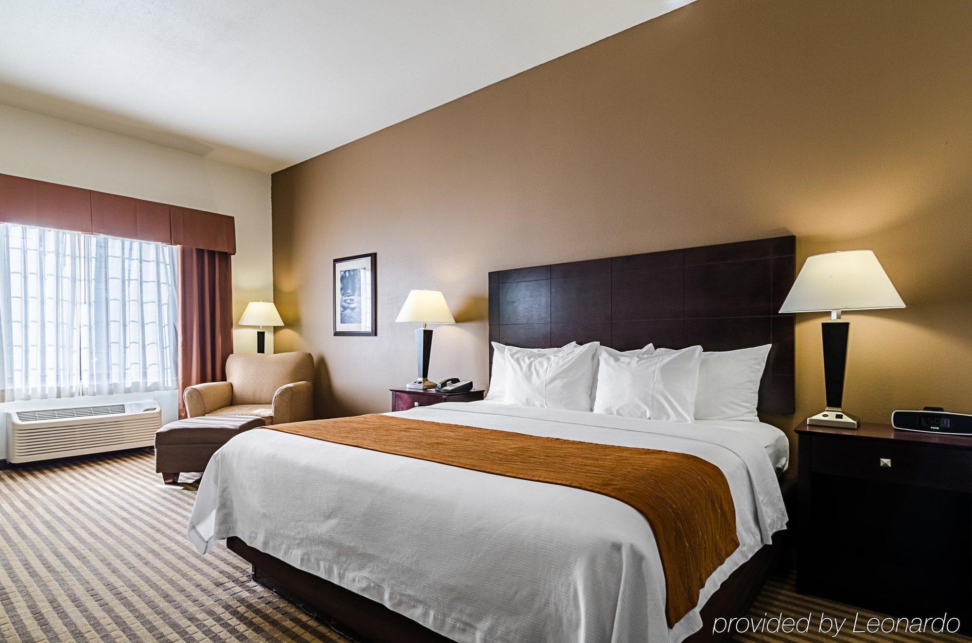 Comfort Inn & Suites Lawrence - University Area מראה חיצוני תמונה