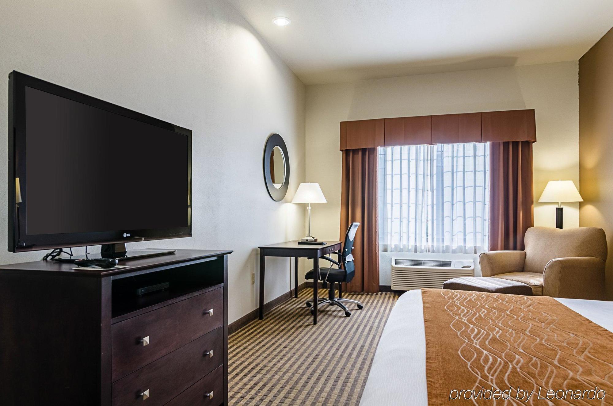 Comfort Inn & Suites Lawrence - University Area מראה חיצוני תמונה