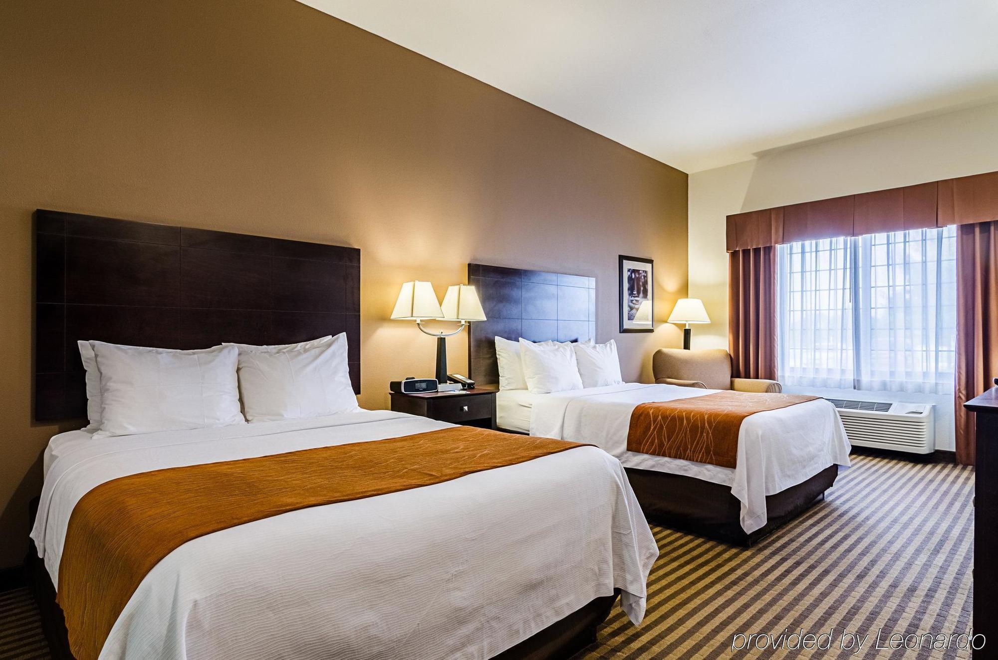 Comfort Inn & Suites Lawrence - University Area מראה חיצוני תמונה