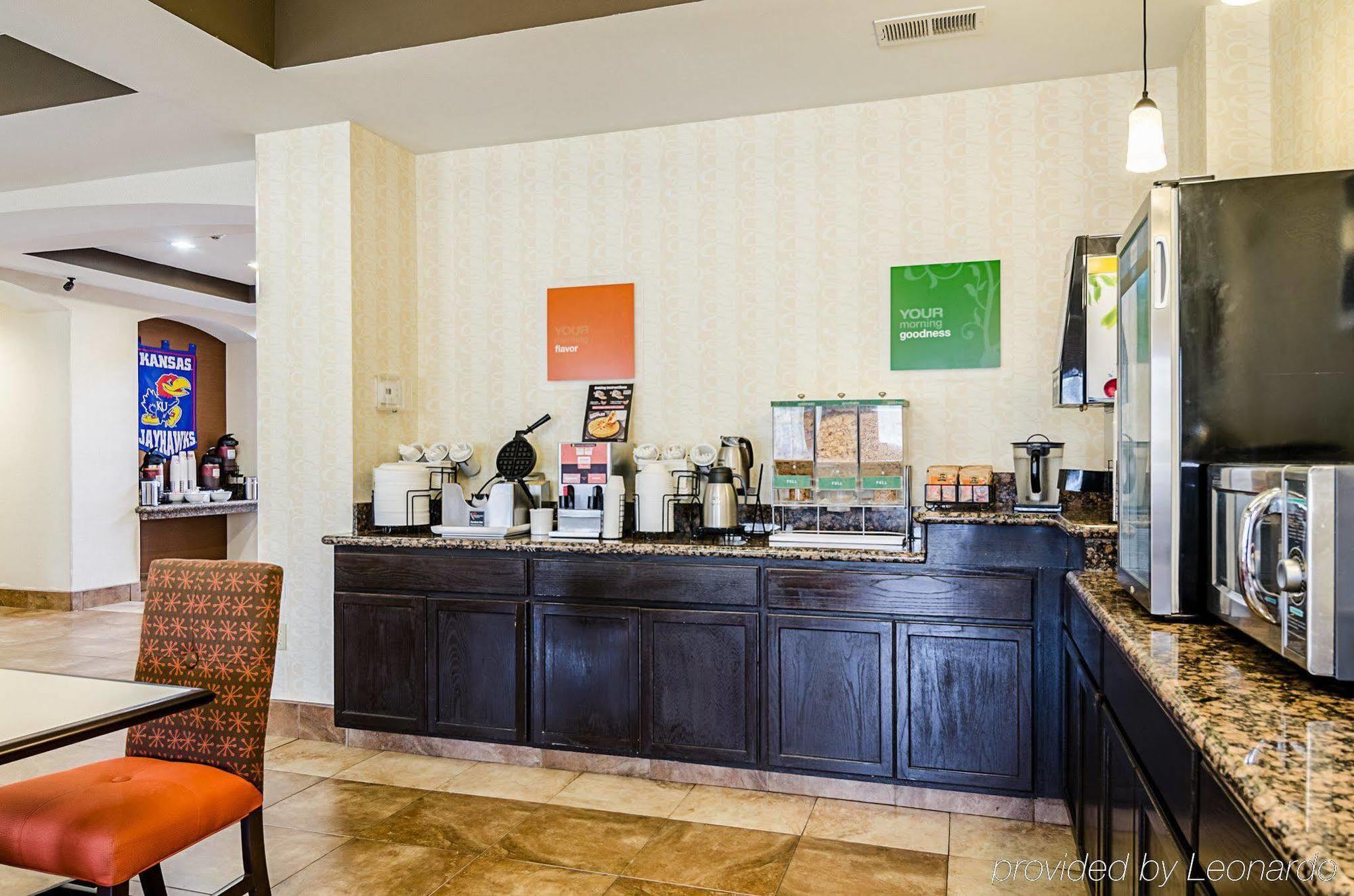 Comfort Inn & Suites Lawrence - University Area מראה חיצוני תמונה