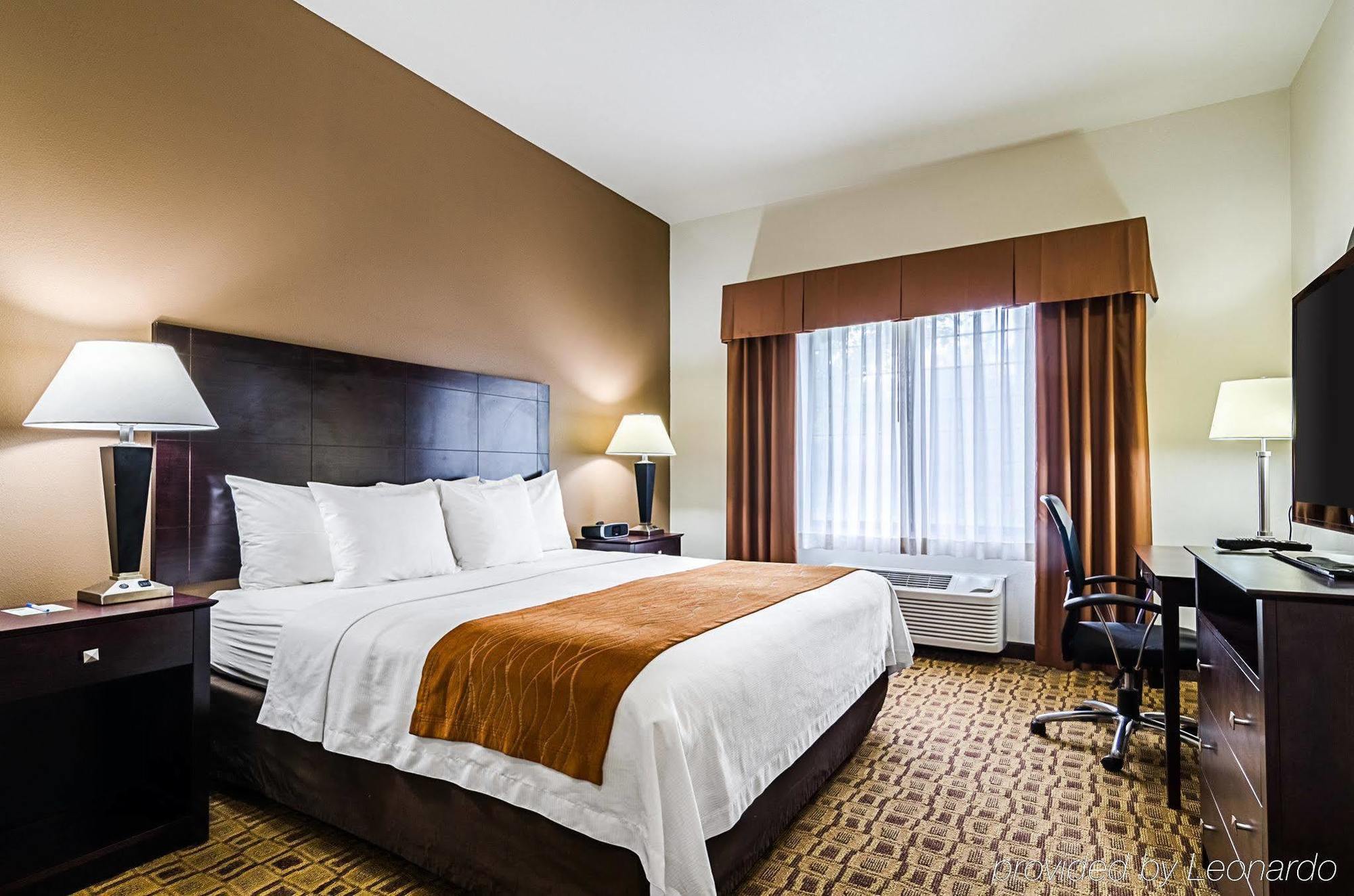 Comfort Inn & Suites Lawrence - University Area מראה חיצוני תמונה